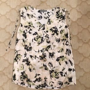 Sleeveless top - like new!